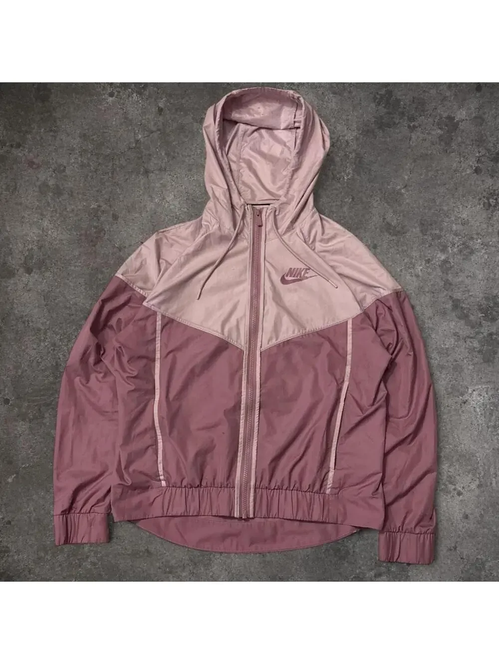 Fire Beautiful Nike two-toned windbreaker jacket